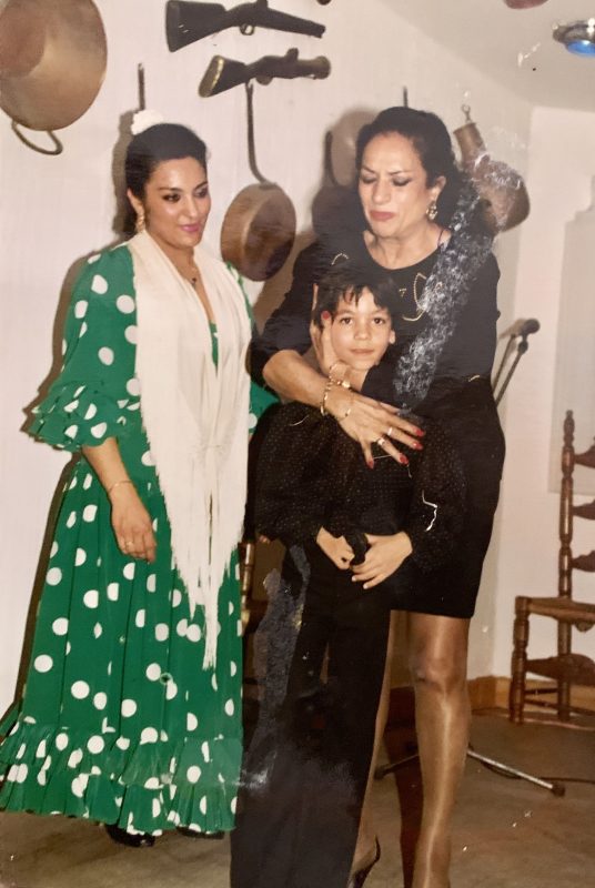 con lola flores abrazandome en Madrid Año 89