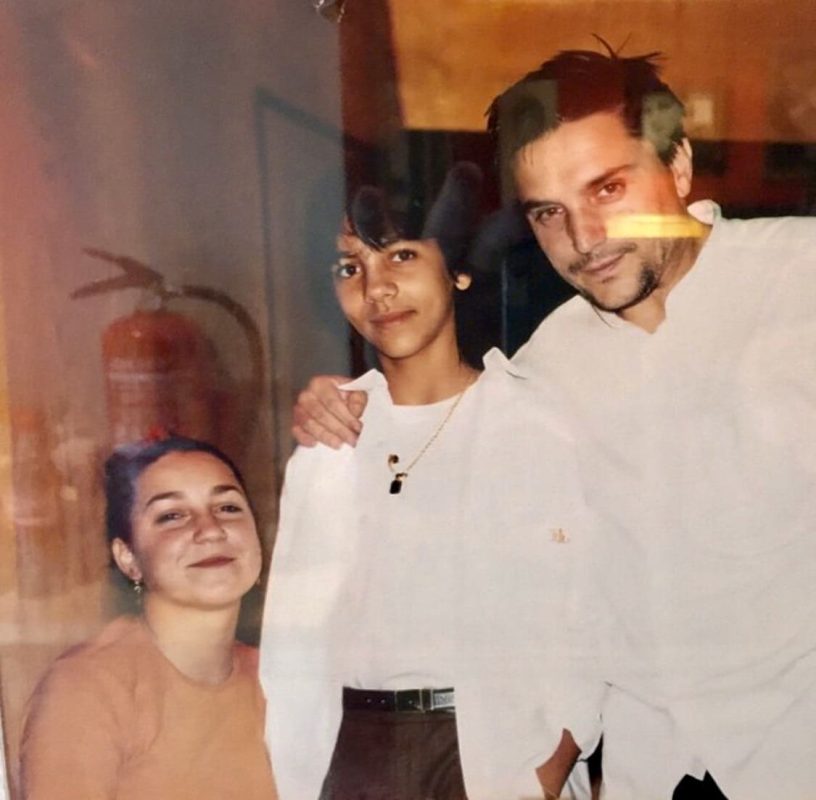 con niña pastori ( cantante ) y paco ortega ( productor musical )