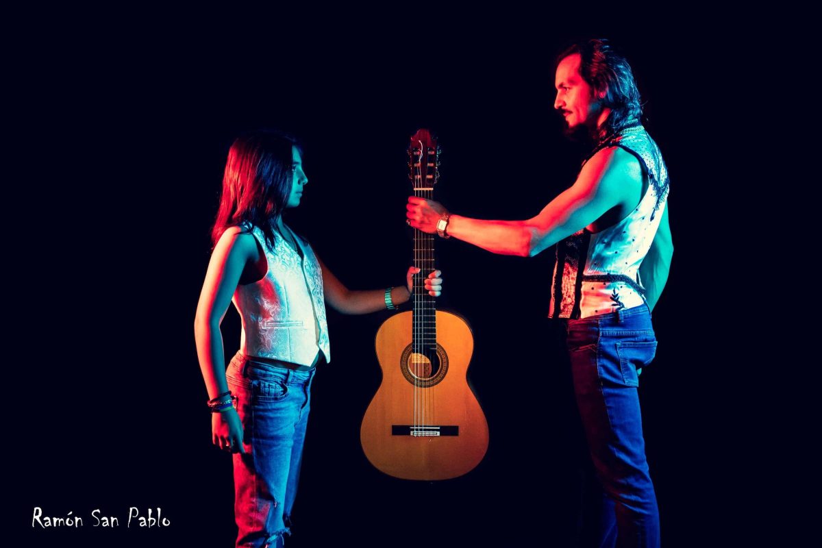 FARRUQUITO FOTO compress - Con-cierto - juan + hijo chaleco guitarra